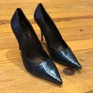 Elizabeth and James Black & Metallic Blue Pump